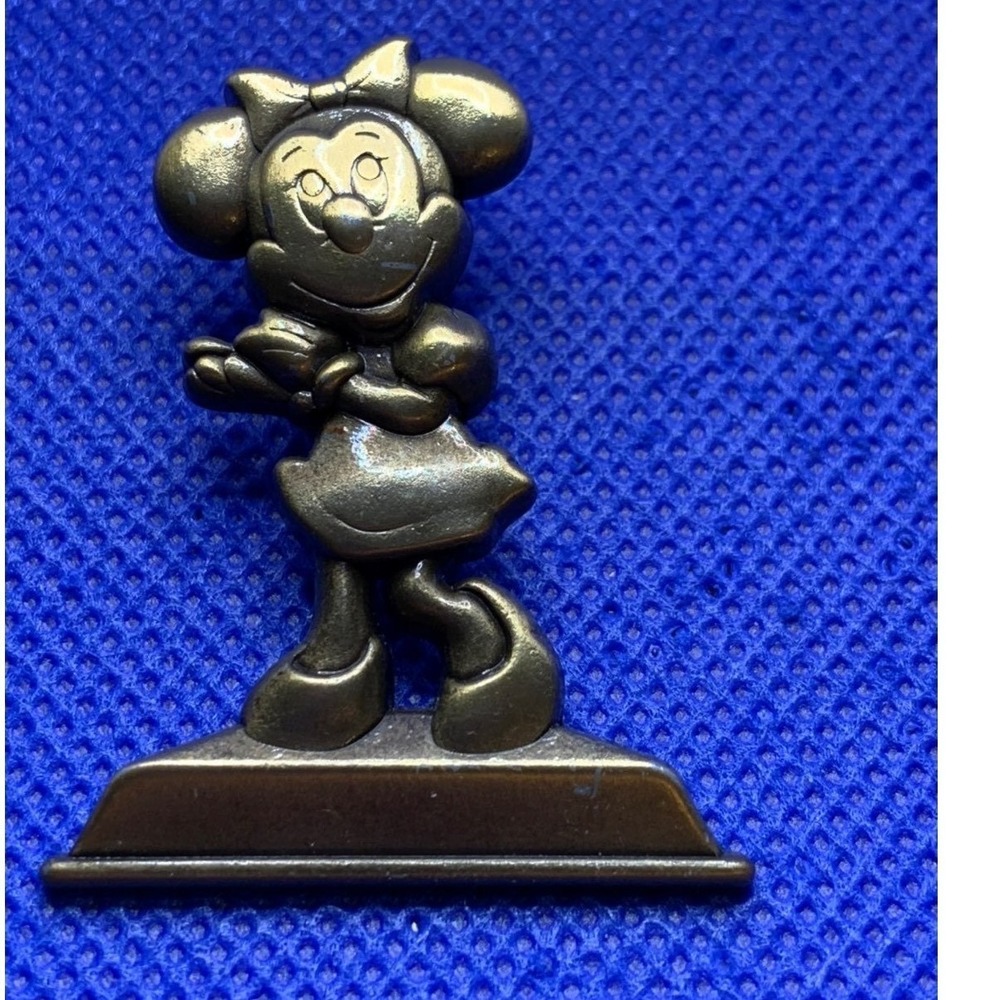 2016 Minnie Mouse Annual Pass Holder Disney pin Bronze Statue